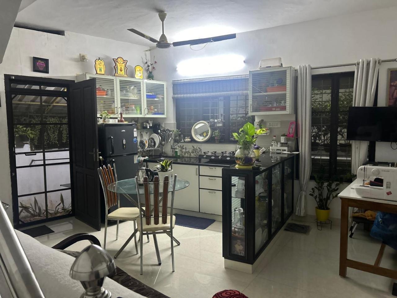 Chaithritha Ladies Homestay Thiruvananthapuram Dış mekan fotoğraf